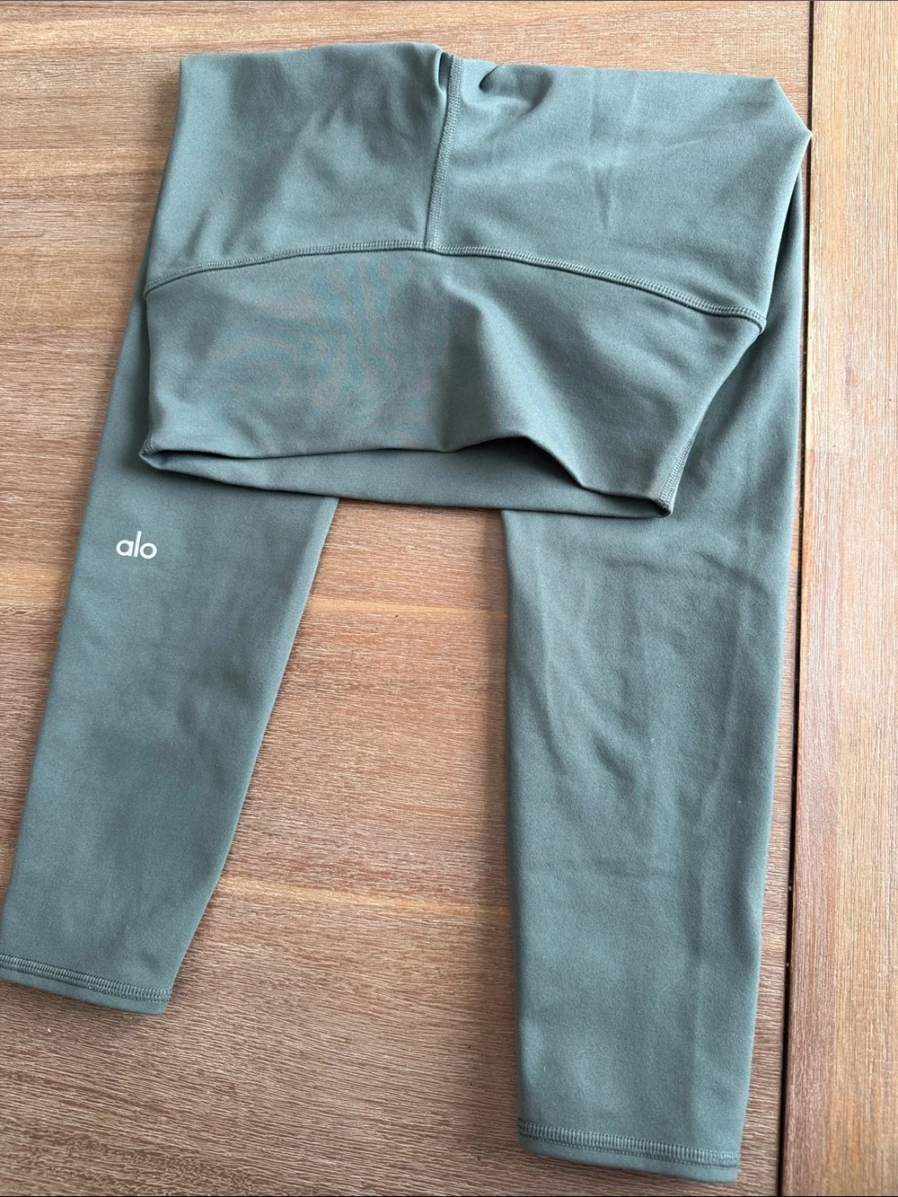 Alo High-Waist Airlift Leggings Size S 7/8 length Sage Green